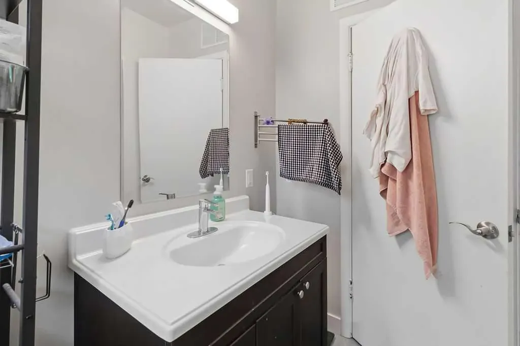 2219 35 Street SW Calgary AB T3E 2X7