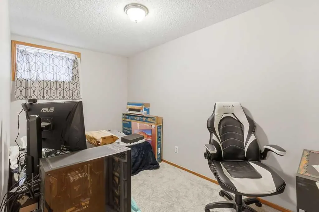 2219 35 Street SW Calgary AB T3E 2X7