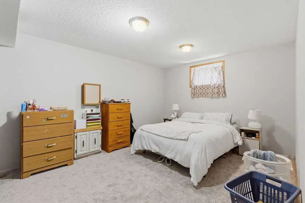 2219 35 Street SW Calgary AB T3E 2X7
