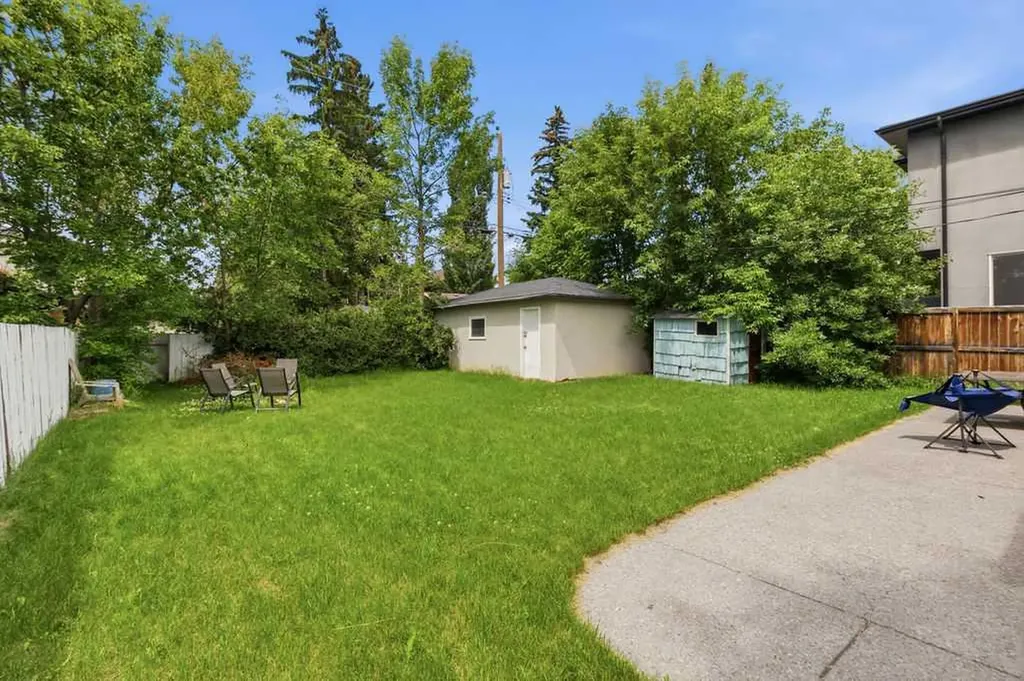 2219 35 Street SW Calgary AB T3E 2X7
