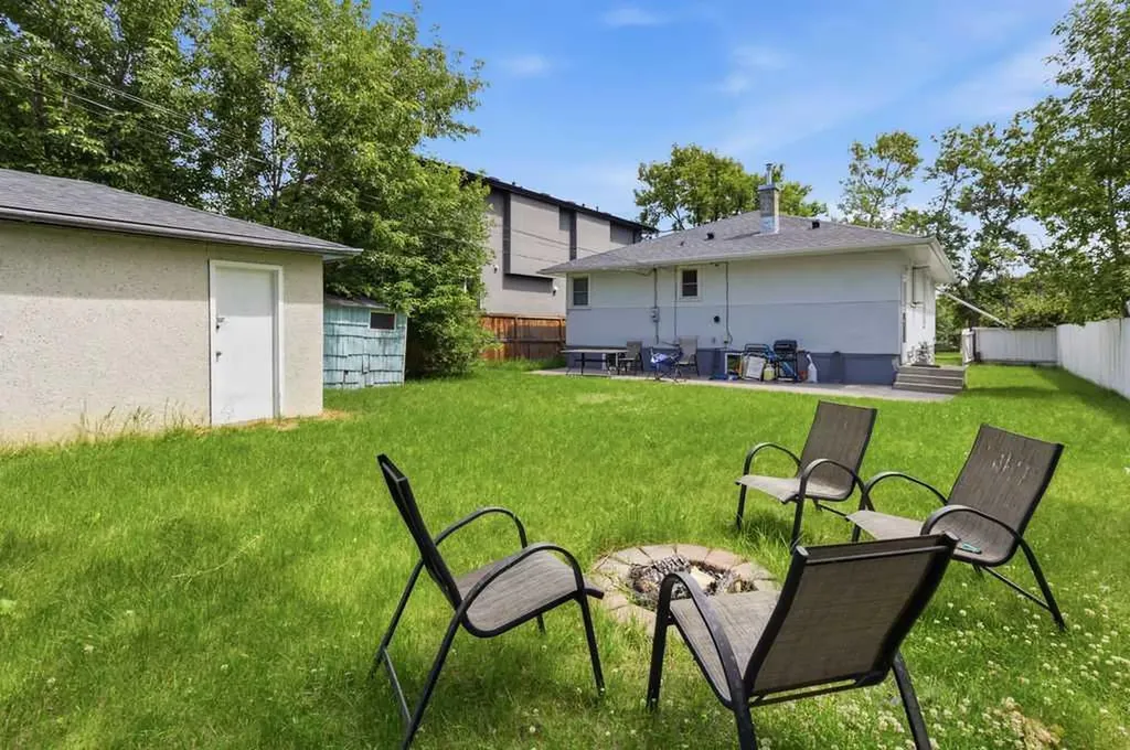 2219 35 Street SW Calgary AB T3E 2X7