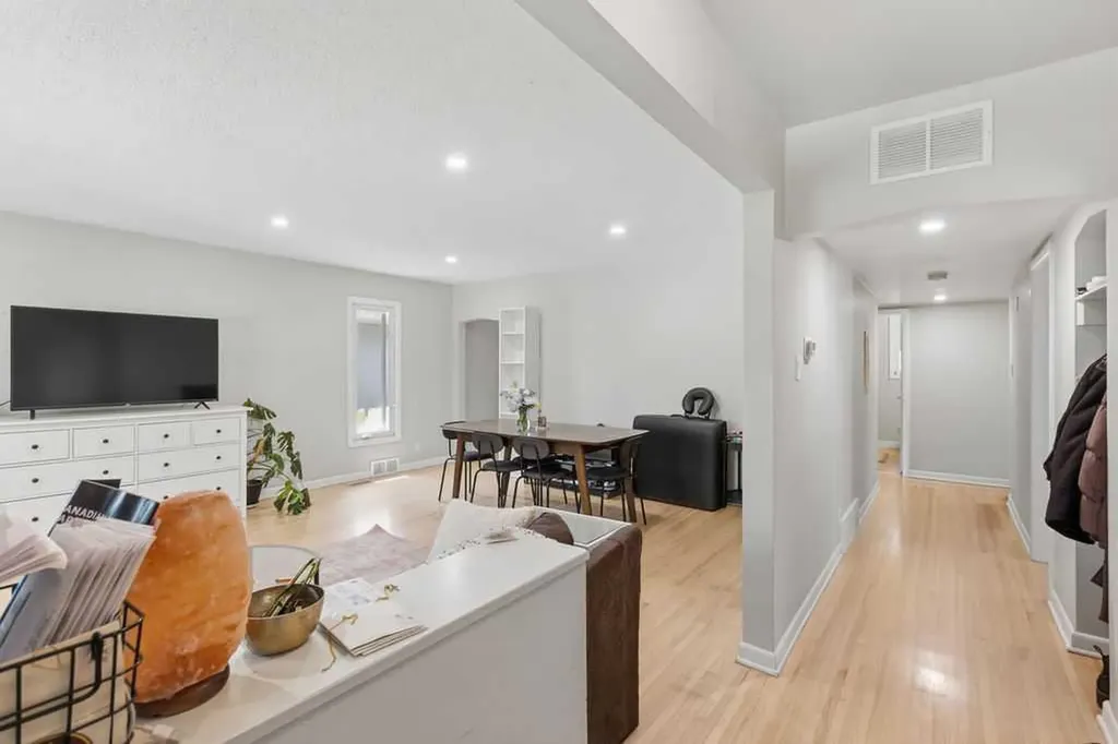2219 35 Street SW Calgary AB T3E 2X7
