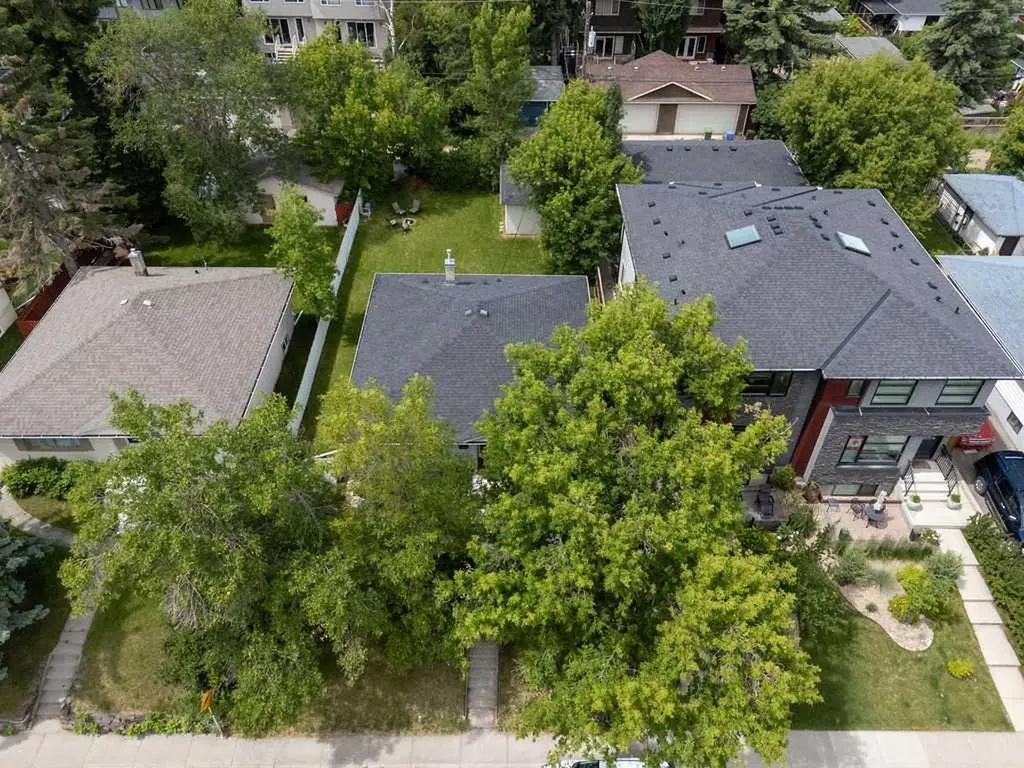 2219 35 Street SW Calgary AB T3E 2X7