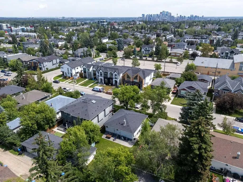 2219 35 Street SW Calgary AB T3E 2X7