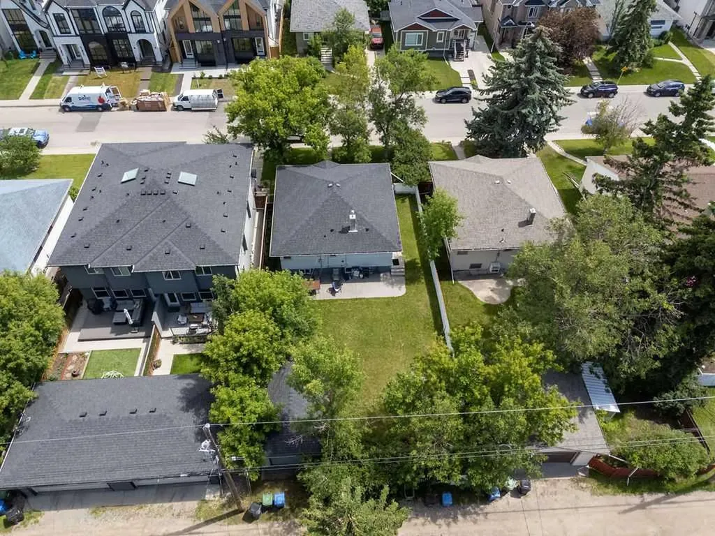 2219 35 Street SW Calgary AB T3E 2X7