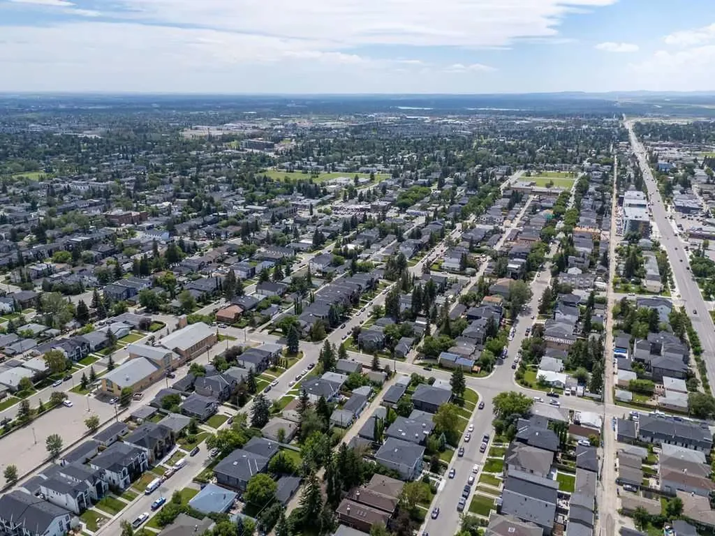 2219 35 Street SW Calgary AB T3E 2X7