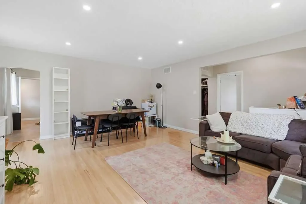2219 35 Street SW Calgary AB T3E 2X7