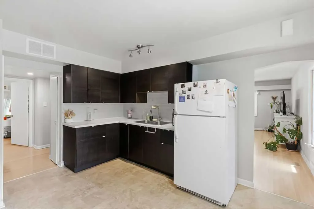 2219 35 Street SW Calgary AB T3E 2X7