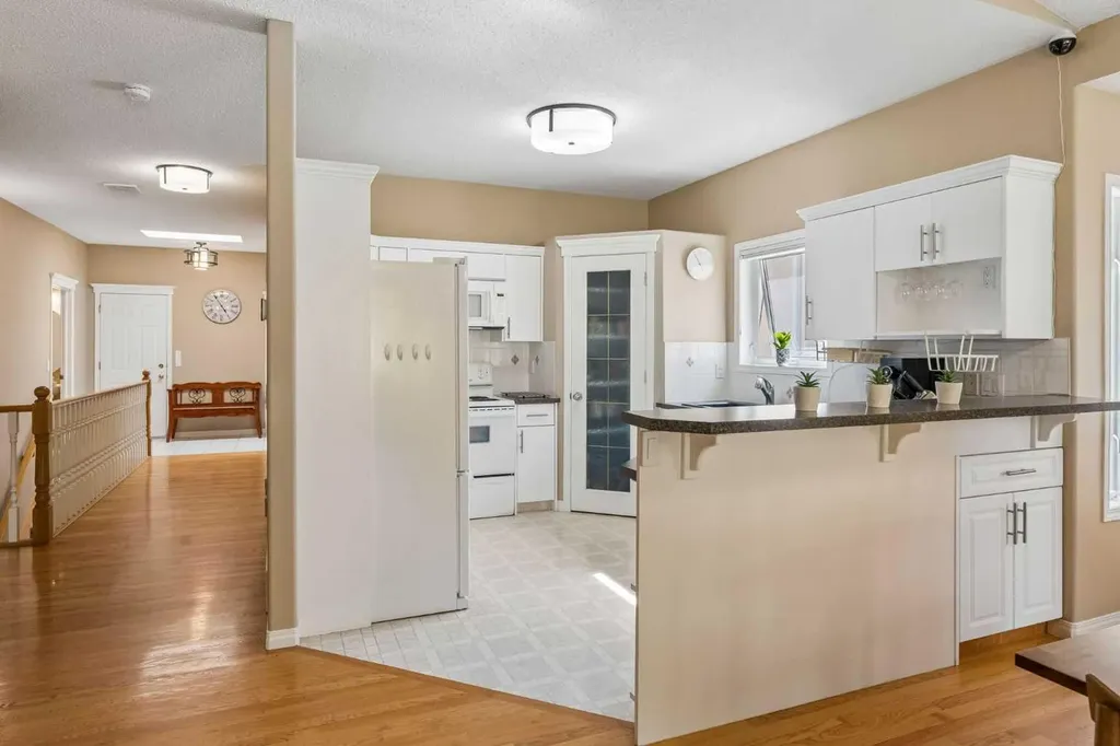 120 Scimitar Heath NW Calgary AB T3L 2E1