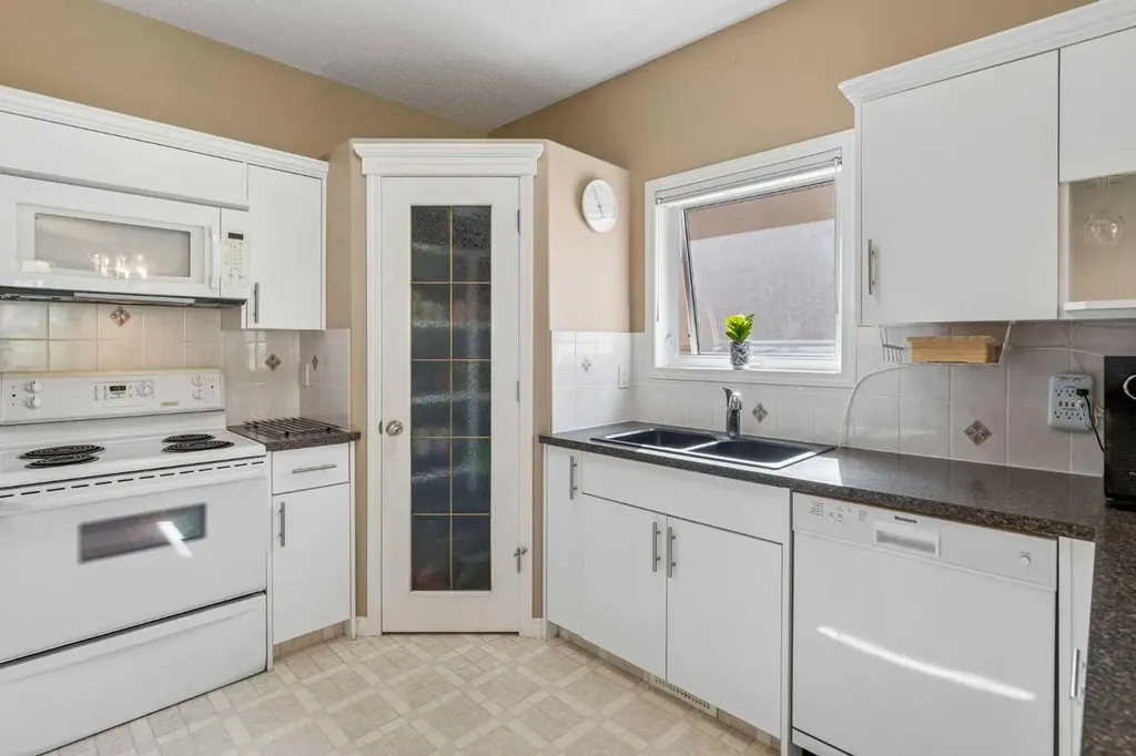 120 Scimitar Heath NW Calgary AB T3L 2E1