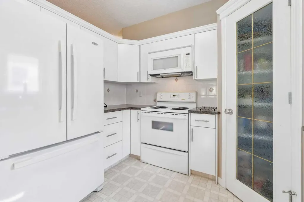 120 Scimitar Heath NW Calgary AB T3L 2E1