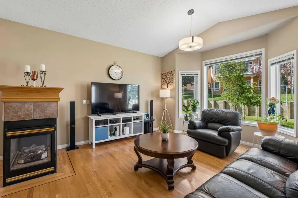 120 Scimitar Heath NW Calgary AB T3L 2E1