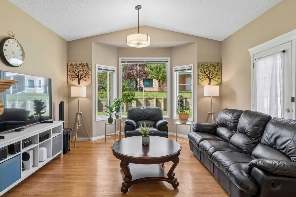 120 Scimitar Heath NW Calgary AB T3L 2E1