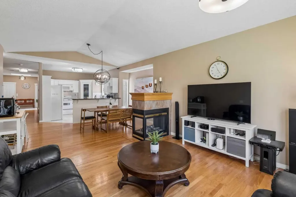 120 Scimitar Heath NW Calgary AB T3L 2E1
