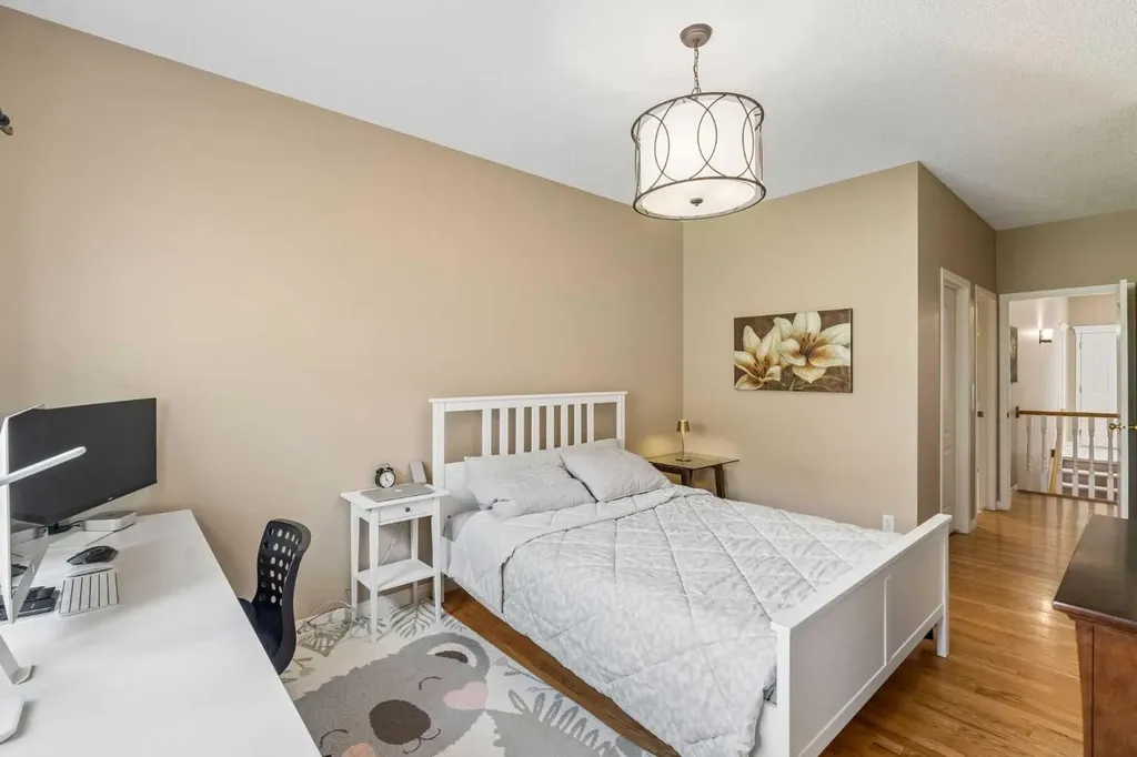 120 Scimitar Heath NW Calgary AB T3L 2E1