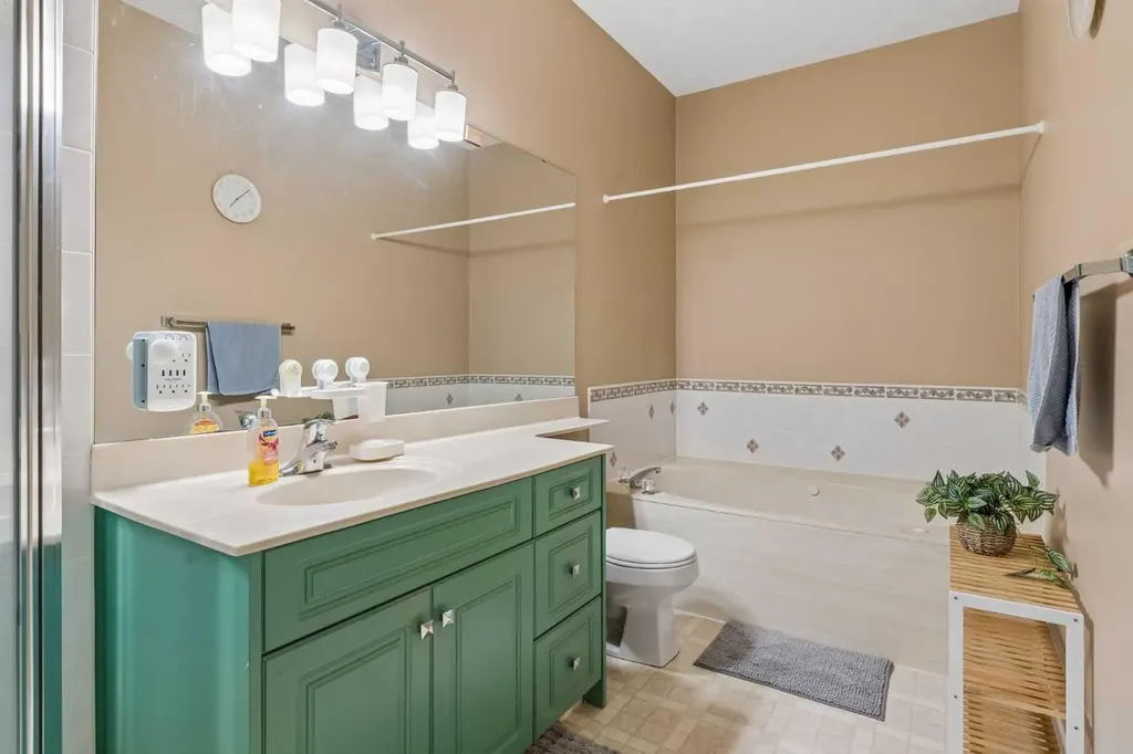 120 Scimitar Heath NW Calgary AB T3L 2E1