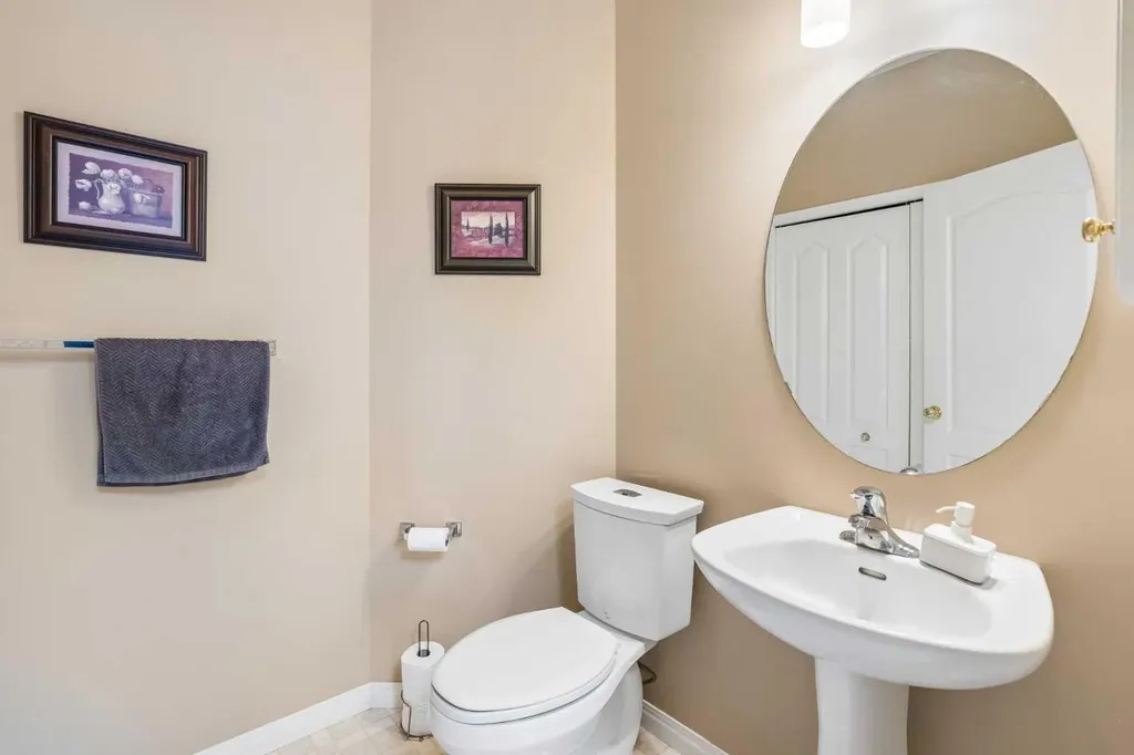 120 Scimitar Heath NW Calgary AB T3L 2E1