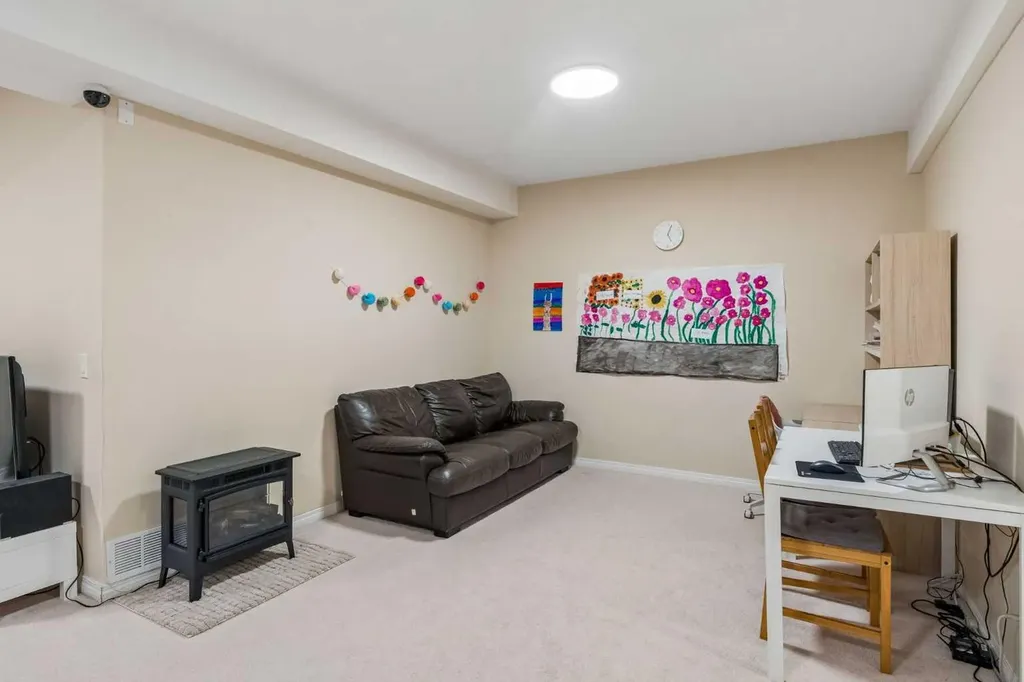 120 Scimitar Heath NW Calgary AB T3L 2E1