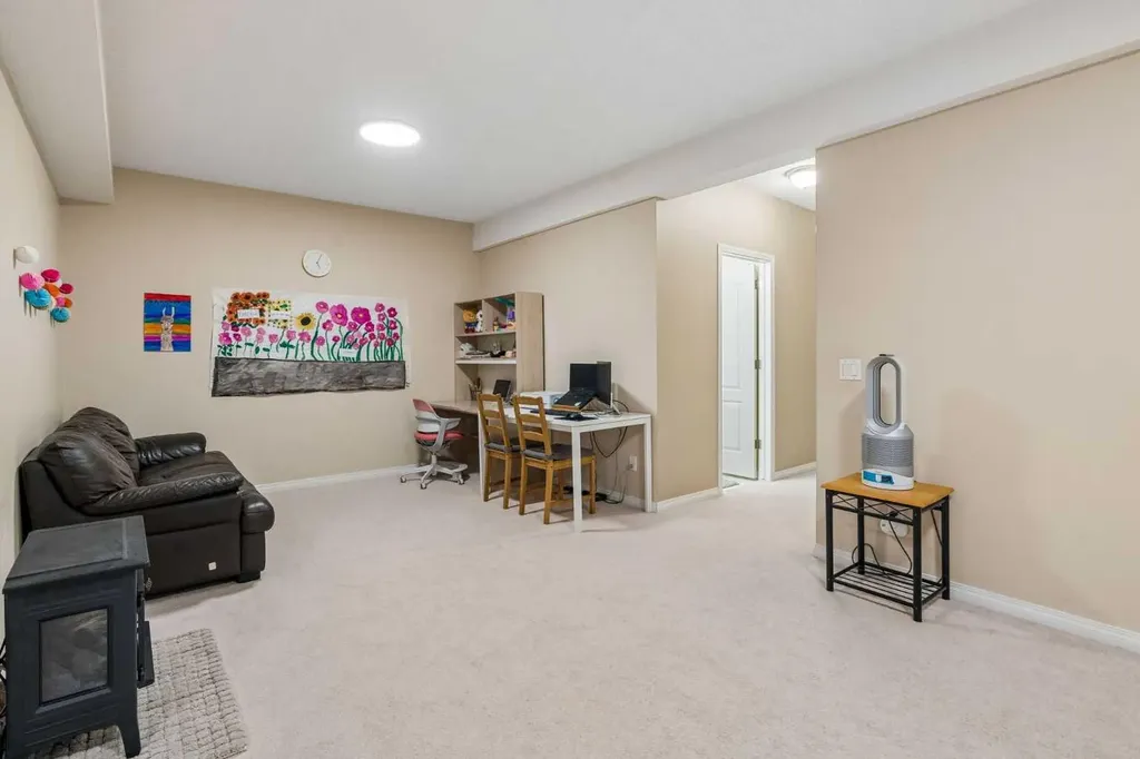 120 Scimitar Heath NW Calgary AB T3L 2E1