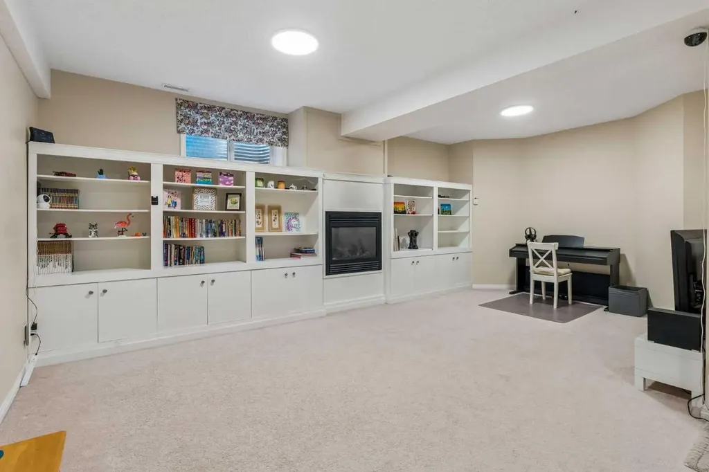 120 Scimitar Heath NW Calgary AB T3L 2E1