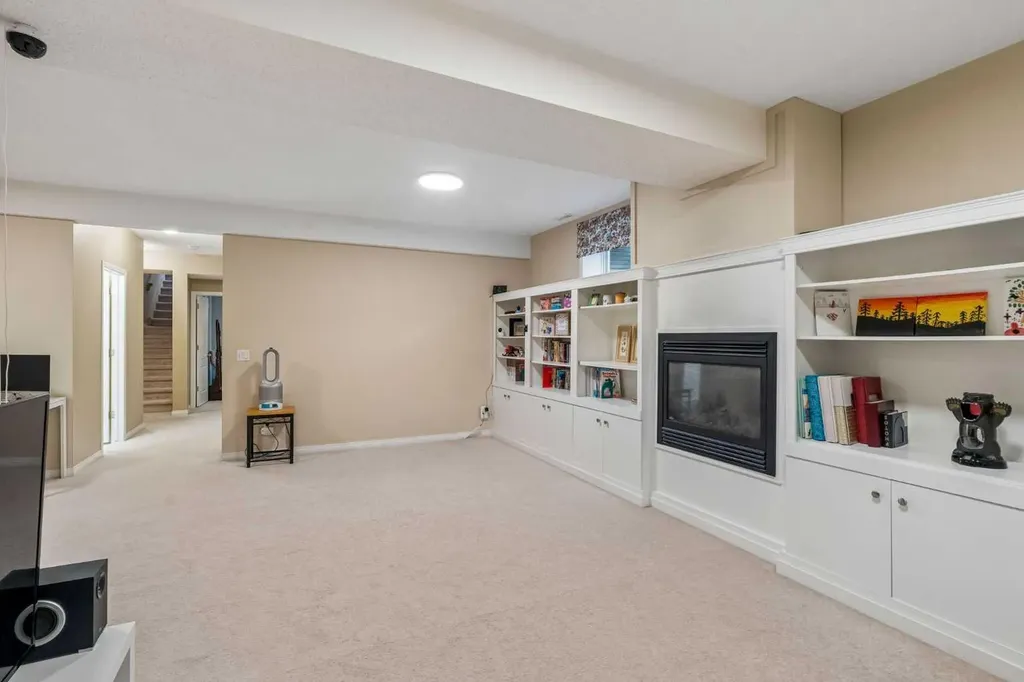 120 Scimitar Heath NW Calgary AB T3L 2E1