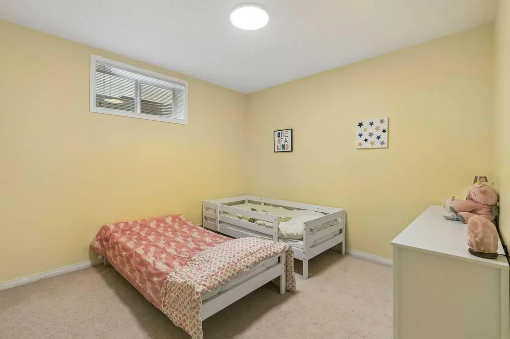 120 Scimitar Heath NW Calgary AB T3L 2E1