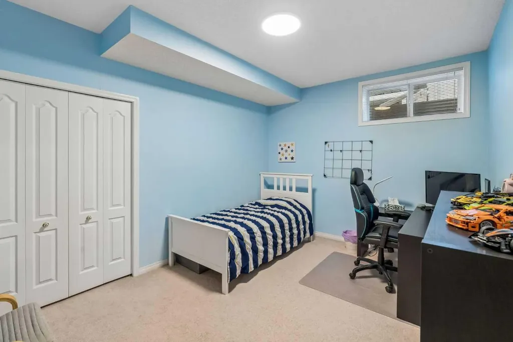 120 Scimitar Heath NW Calgary AB T3L 2E1