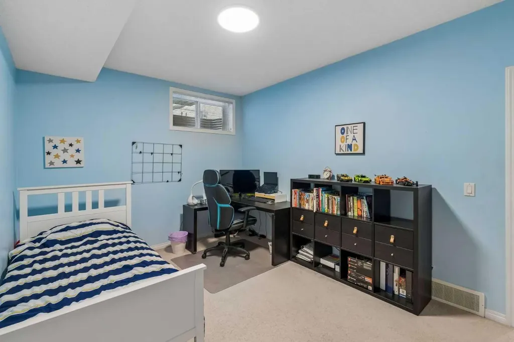 120 Scimitar Heath NW Calgary AB T3L 2E1