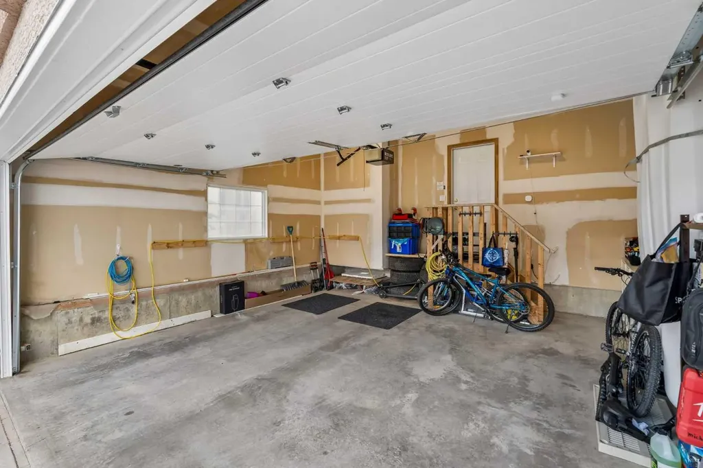 120 Scimitar Heath NW Calgary AB T3L 2E1
