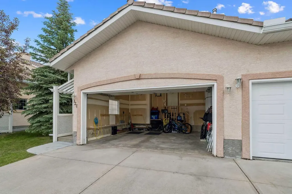 120 Scimitar Heath NW Calgary AB T3L 2E1