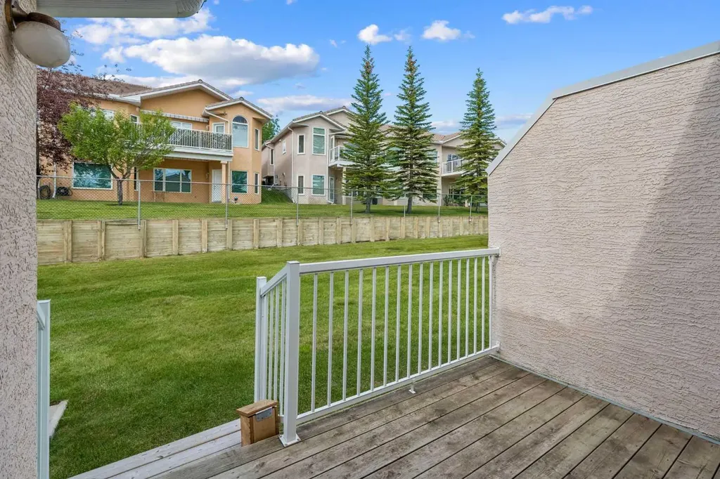 120 Scimitar Heath NW Calgary AB T3L 2E1