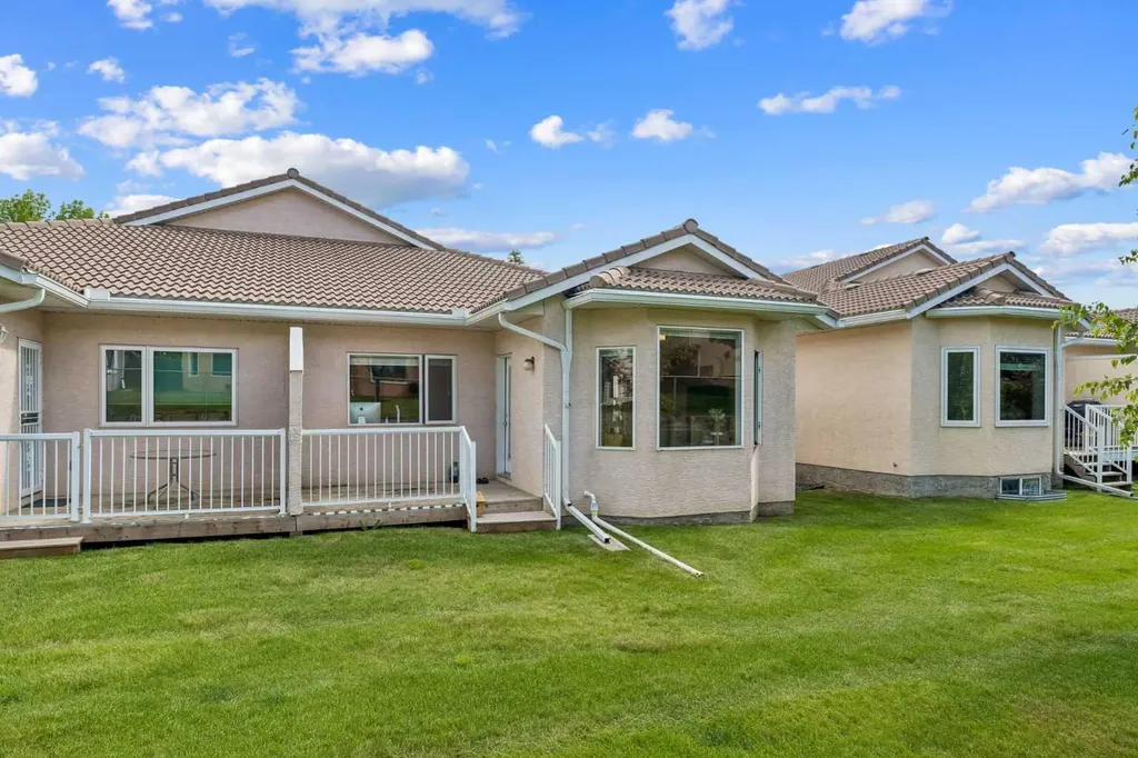 120 Scimitar Heath NW Calgary AB T3L 2E1