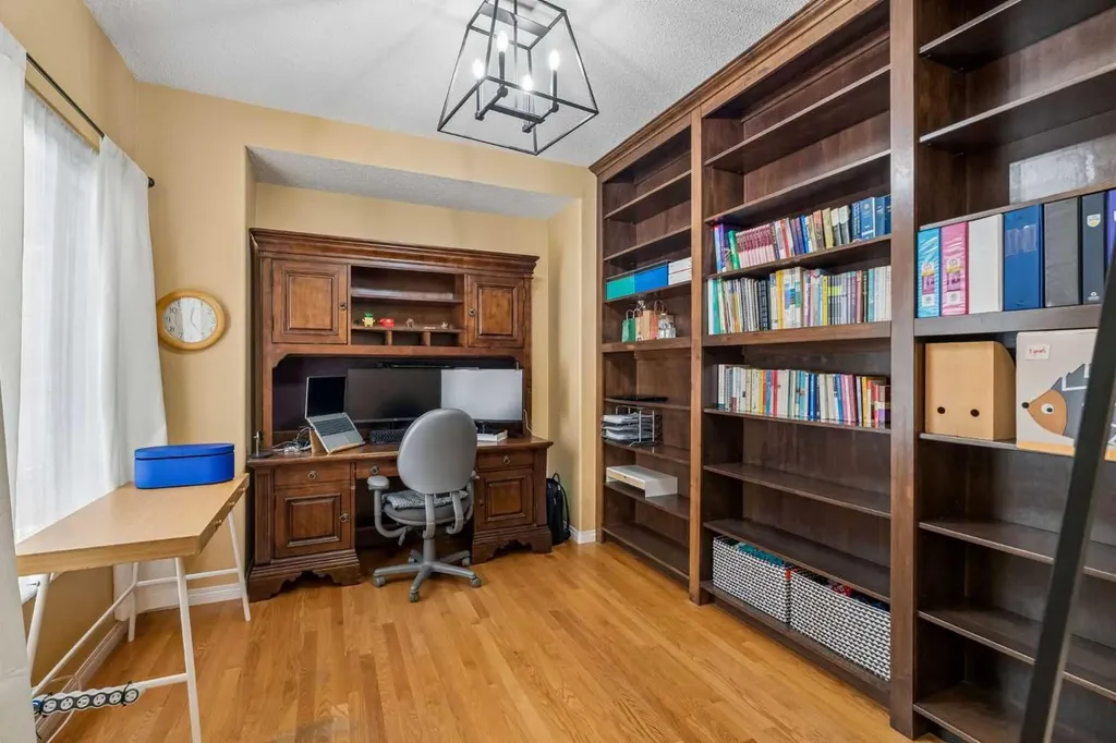 120 Scimitar Heath NW Calgary AB T3L 2E1