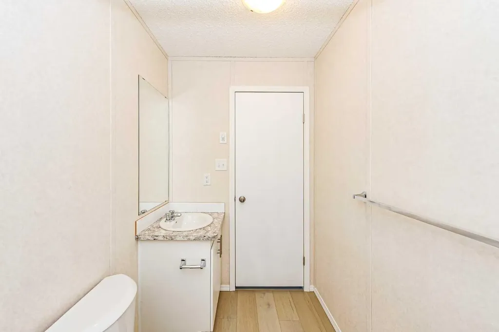 4802 54 Avenue Camrose AB T4V 3A5