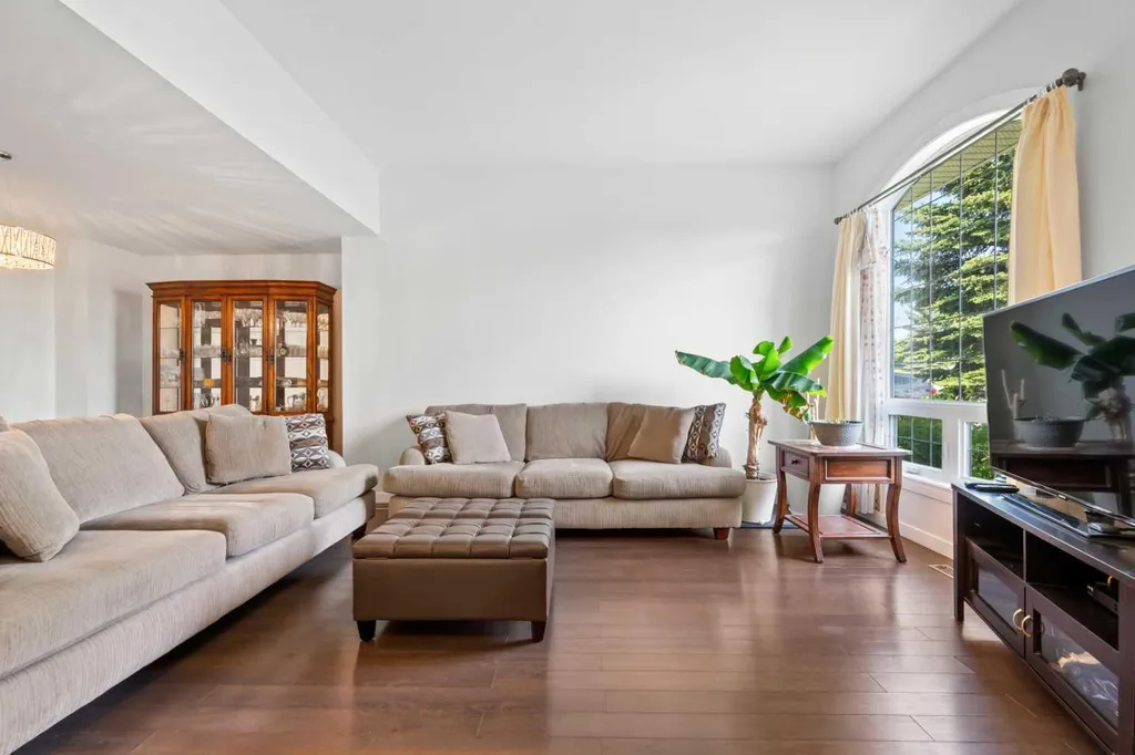 28 Mt Norquay Gate SE Calgary AB T2Z 2R3