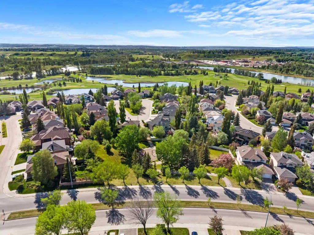 28 Mt Norquay Gate SE Calgary AB T2Z 2R3