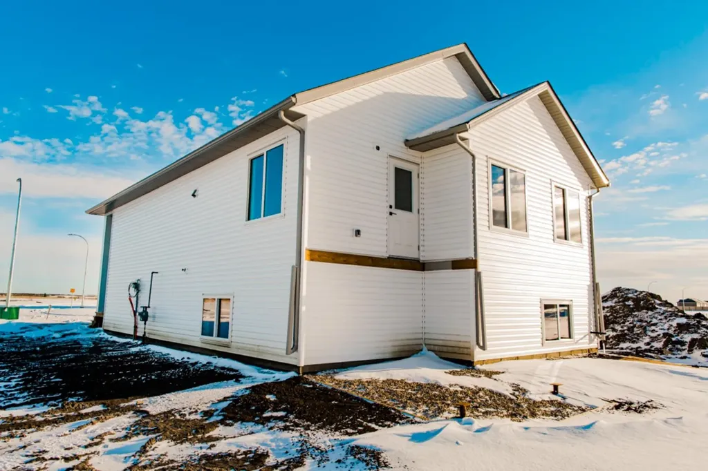 11416 95 Street Clairmont AB T8X 0w9