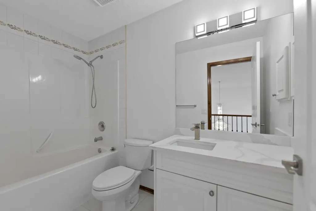 410 Long Beach Landing Chestermere AB T1X 1E6
