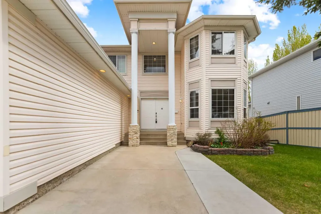 410 Long Beach Landing Chestermere AB T1X 1E6
