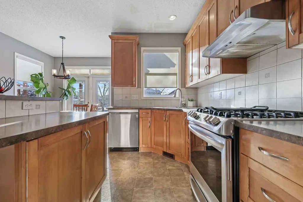 716 Boulder Creek Drive SE Langdon AB T0J 1X3