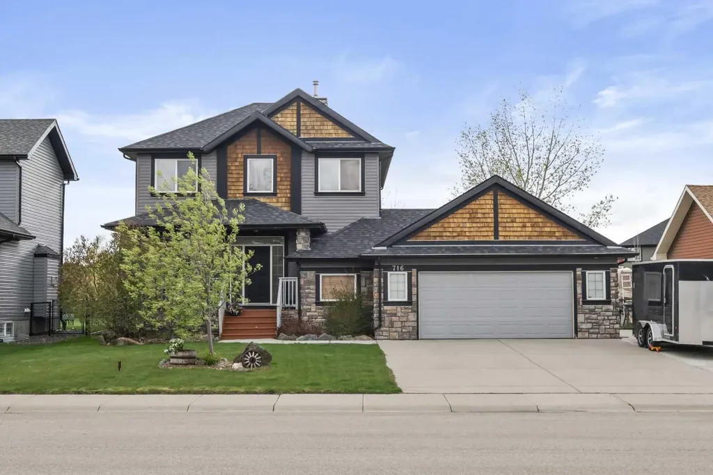716 Boulder Creek Drive SE Langdon AB T0J 1X3