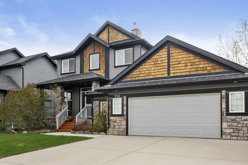 716 Boulder Creek Drive SE Langdon AB T0J 1X3