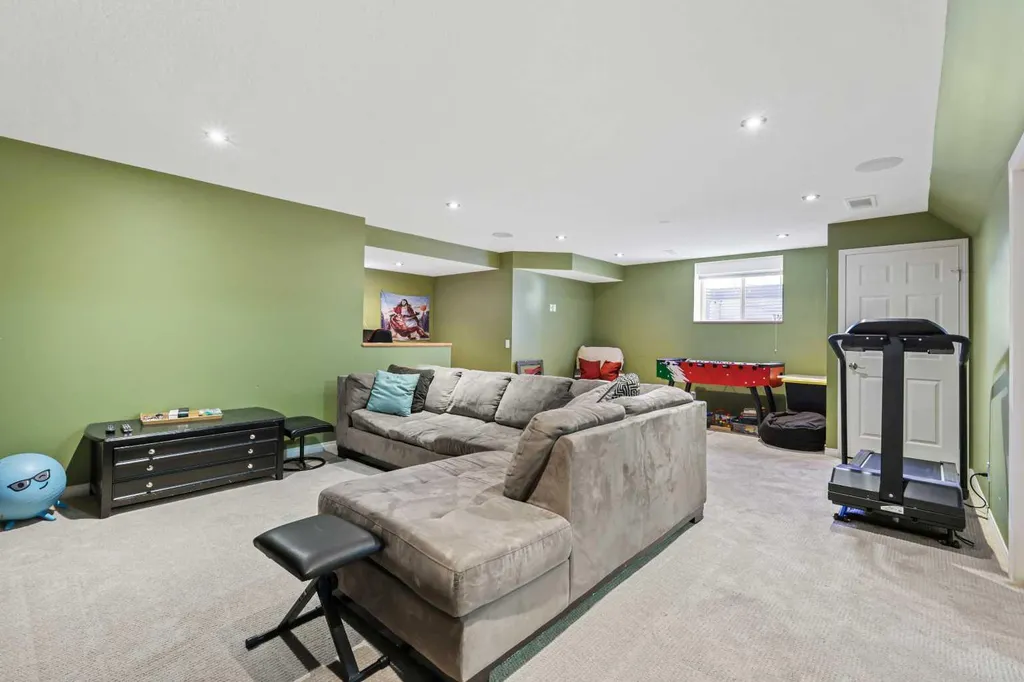 716 Boulder Creek Drive SE Langdon AB T0J 1X3