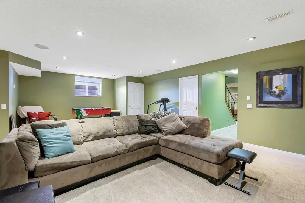 716 Boulder Creek Drive SE Langdon AB T0J 1X3