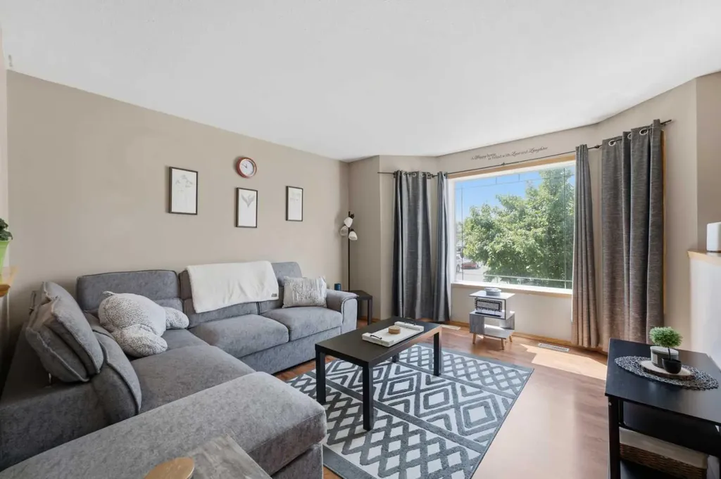 5C Crystal Ridge Cove Strathmore AB T1P 1R6