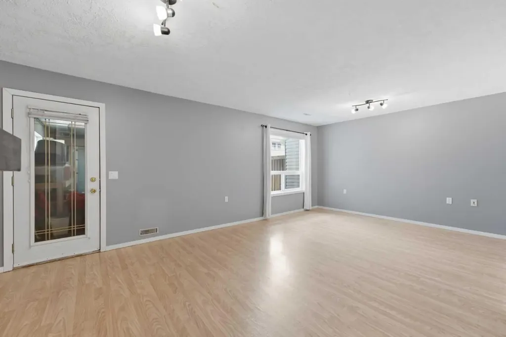 5C Crystal Ridge Cove Strathmore AB T1P 1R6