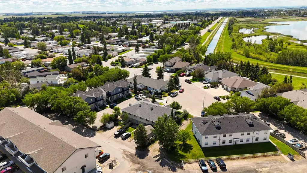 5C Crystal Ridge Cove Strathmore AB T1P 1R6