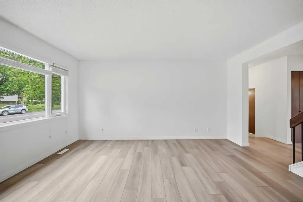 5608 Rundlehorn Drive NE Calgary AB T1Y3J2