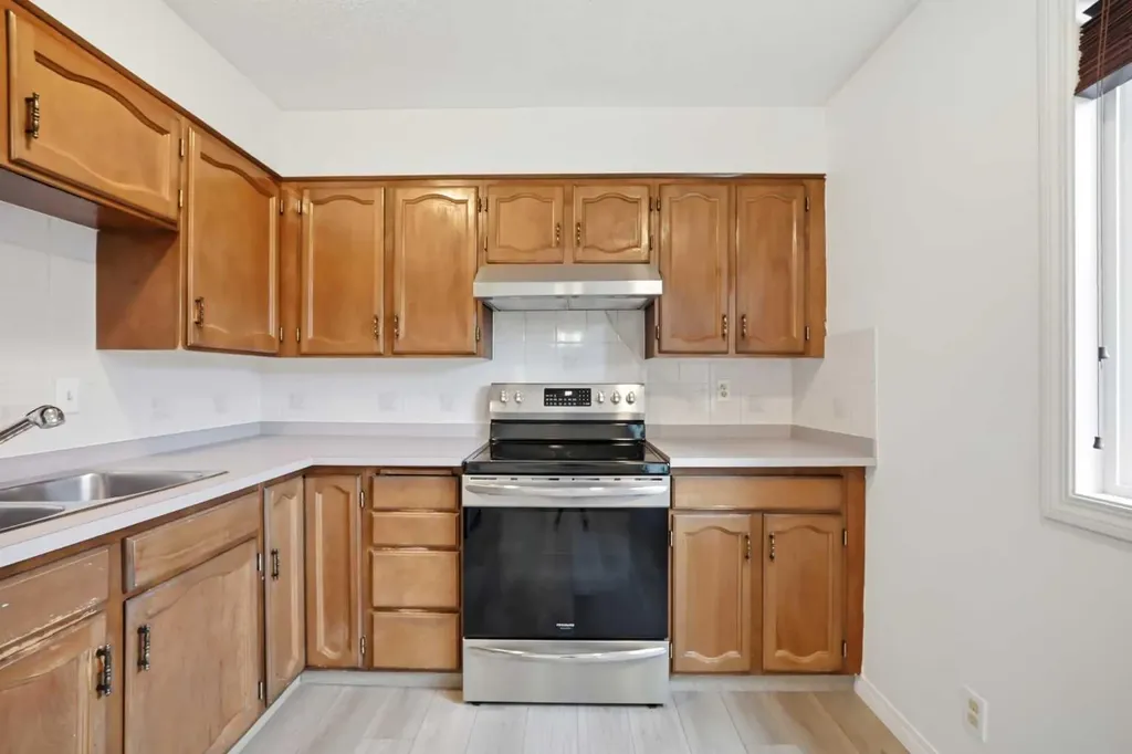5608 Rundlehorn Drive NE Calgary AB T1Y3J2