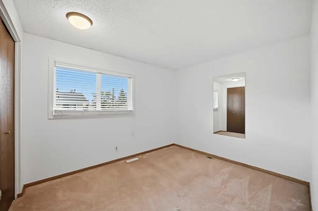 5608 Rundlehorn Drive NE Calgary AB T1Y3J2